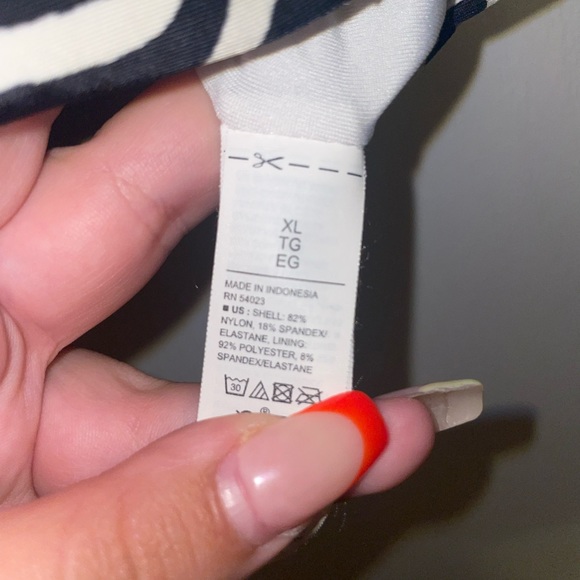 Old navy swim top - Picture 2 of 4